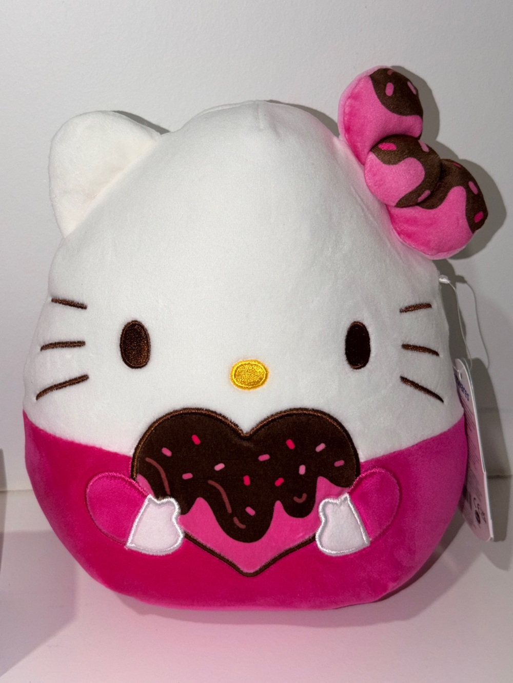 Squishmallows 8" Sanrio Valentine's Day Hello Kitty chocolate heart '✨